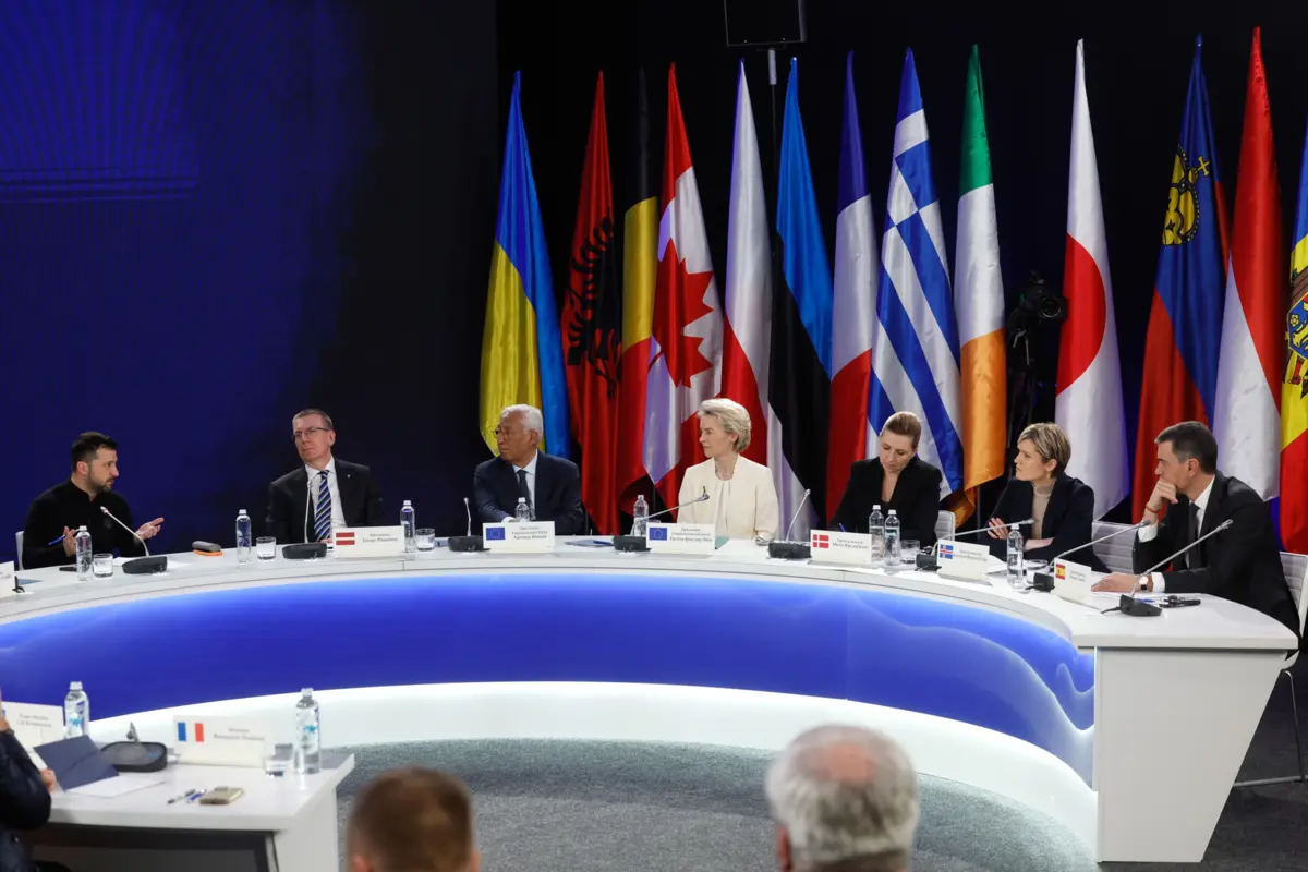 Líderes europeus em Kiev no dia em que se assinalam três anos de guerra