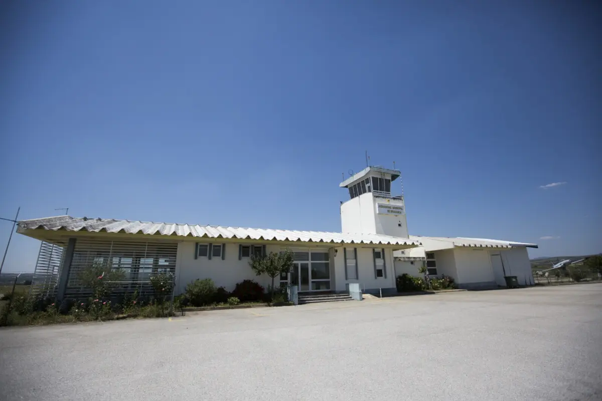 Aeródromo municipal pode ganhar estatuto de aeroporto regional