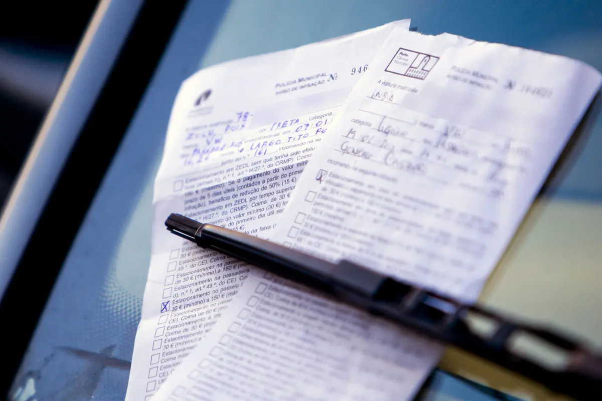 Advogado preenchia multas com o seu nome