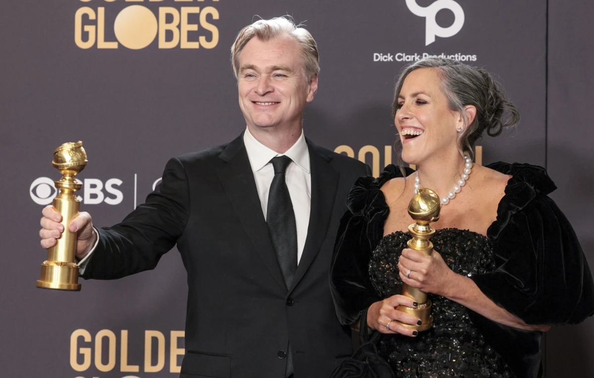 Christopher Nolan e Emma Thomas com os respectivos Globos de Ouro