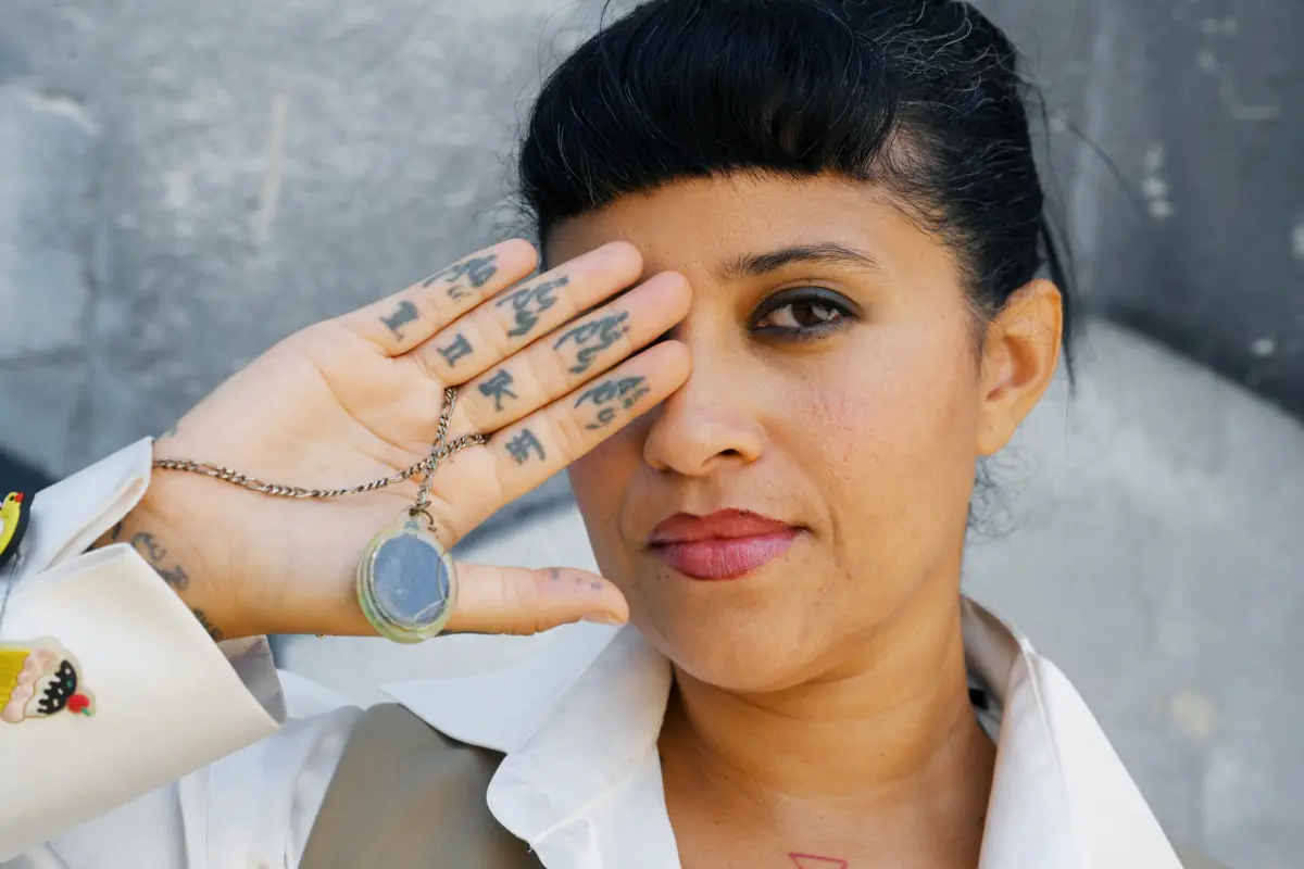 Blaya acaba de lançar o videoclipe do single "Já esqueci", que conta com a participação especial de Gisela João