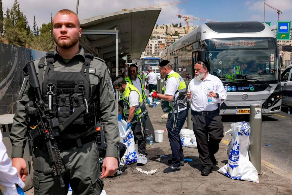 Um soldado e populares enfrentaram os atacantes e mataram-nos, segundo as autoridades