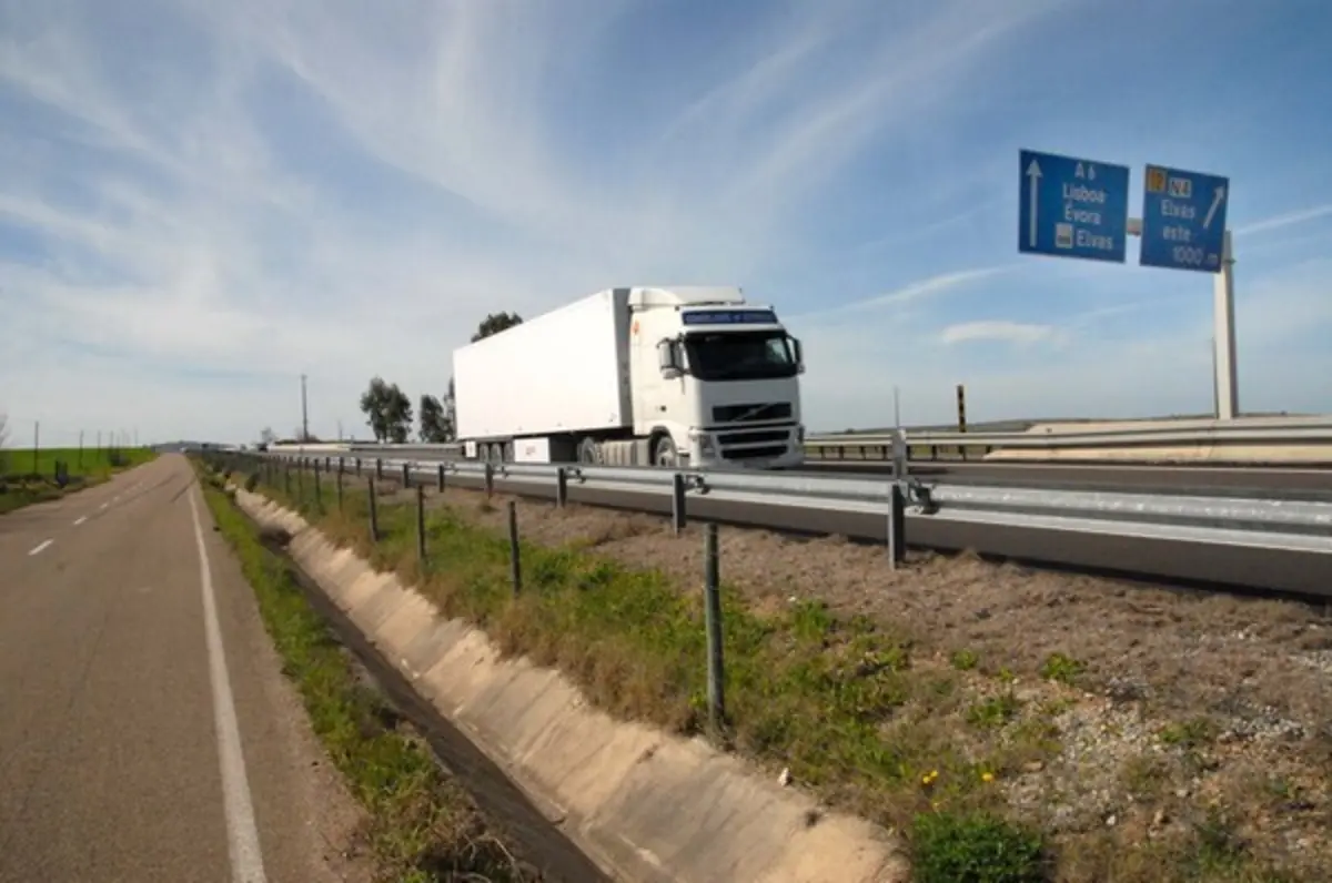 Autoestrada faz ligação à fronteira com Espanha