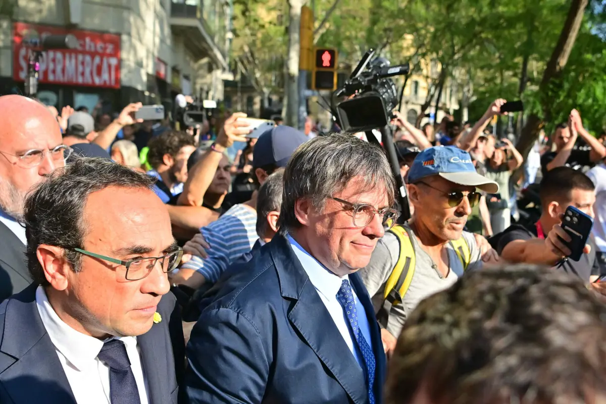 Sete anos depois, Puigdemont voltou a circular nas ruas de Barcelona