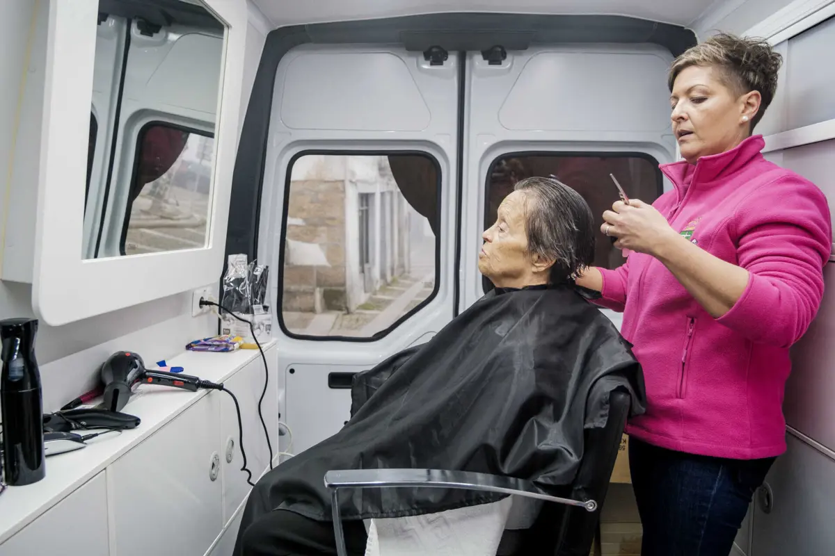 Carrinha leva cuidados de beleza aos idosos das aldeias de Vila Flor
