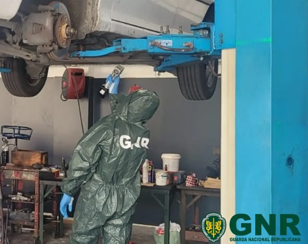 Viatura foi periciada pelos investigadores do Núcleo de Investigação de Crimes em Acidente de Viação