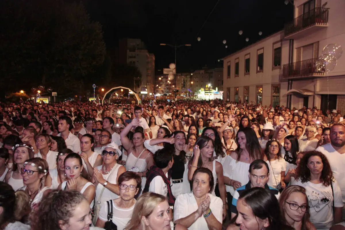 Noite Branca atrai muitos milhares de pessoas ao centro de Gondomar