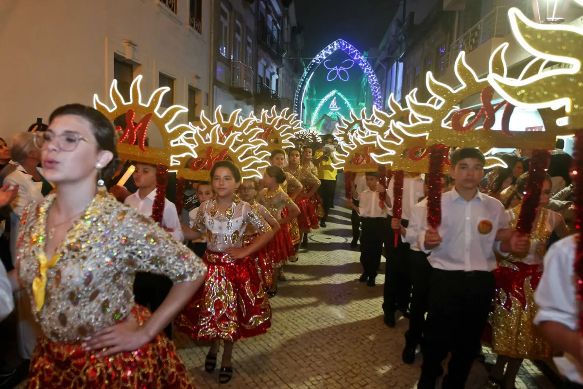 Ambiente ficou ao rubro no S. Pedro da Póvoa, com o desfile das rusgas