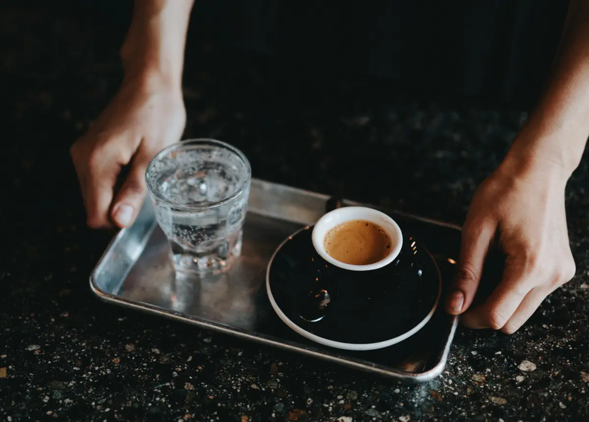 Imagem de contexto do artigo Associação diz que restaurantes que cobram gelo, copos de água e loiça têm de informar clientes