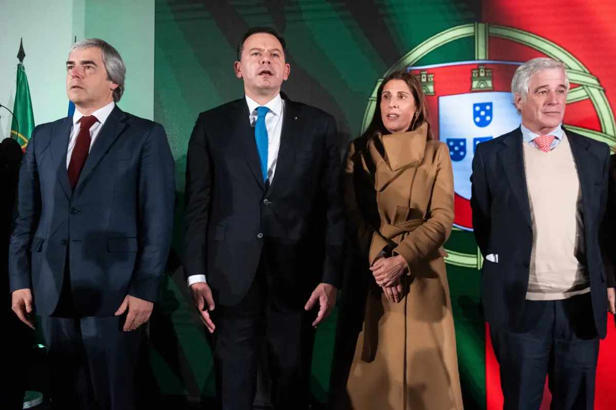 Uma das poucas aparições de Gonçalo da Câmara Pereira foi na assinatura do acordo da AD, a 7 de janeiro, no Porto