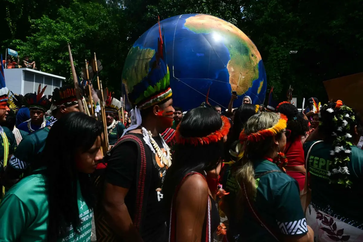 Marcha de cidadãos indígenas na COP30