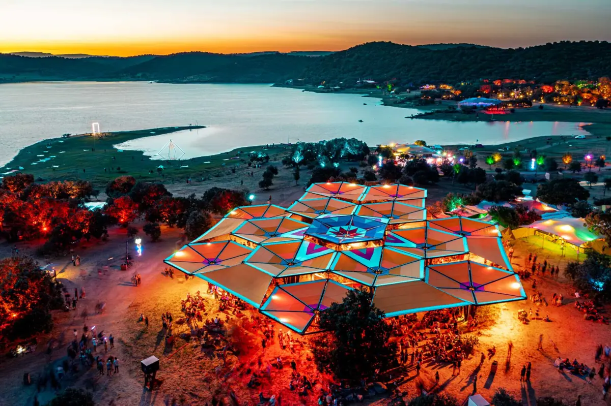 A edição deste ano do Boom Festival arrancou na quinta-feira numa herdade de Idanha-a-Nova