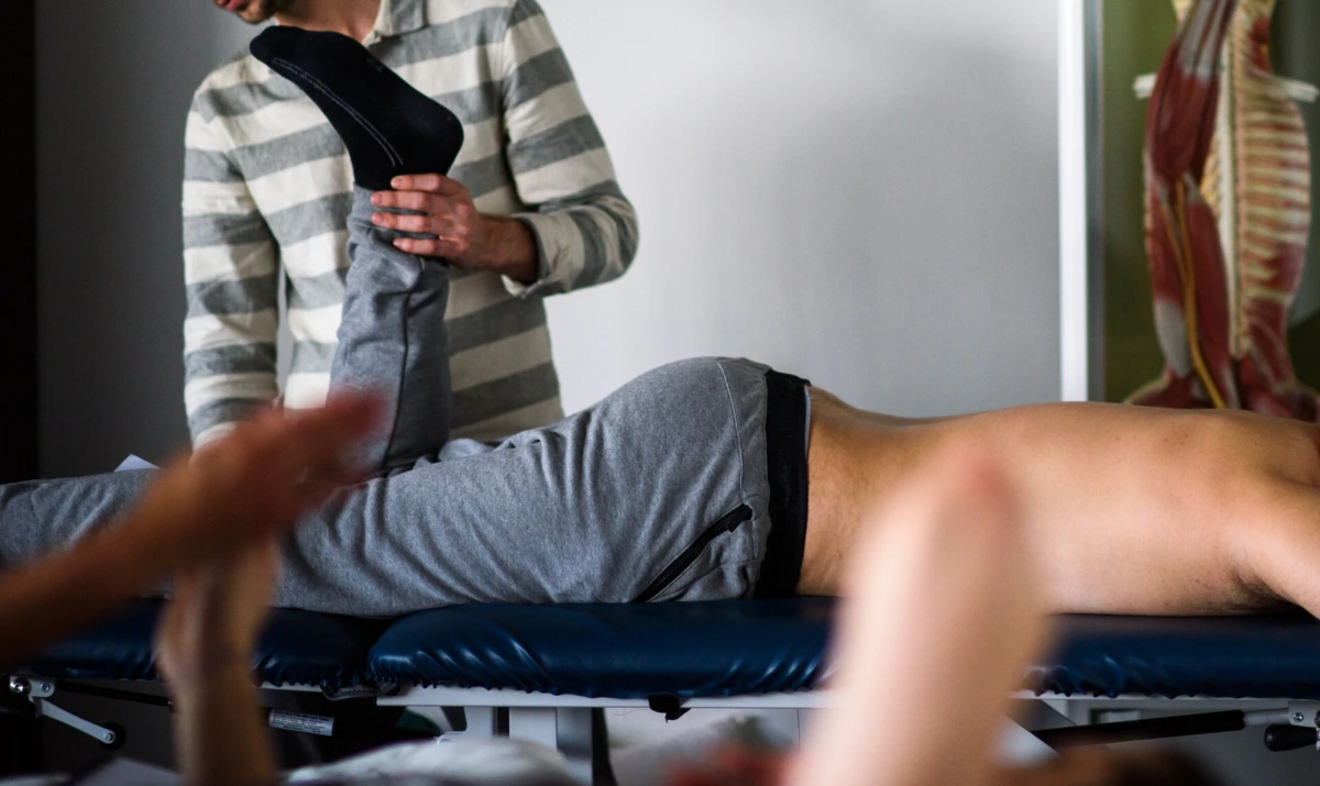 Engenheiro lesionou tendão de Aquiles a saltar à corda e não foi ao médico, mas a um fisioterapeuta