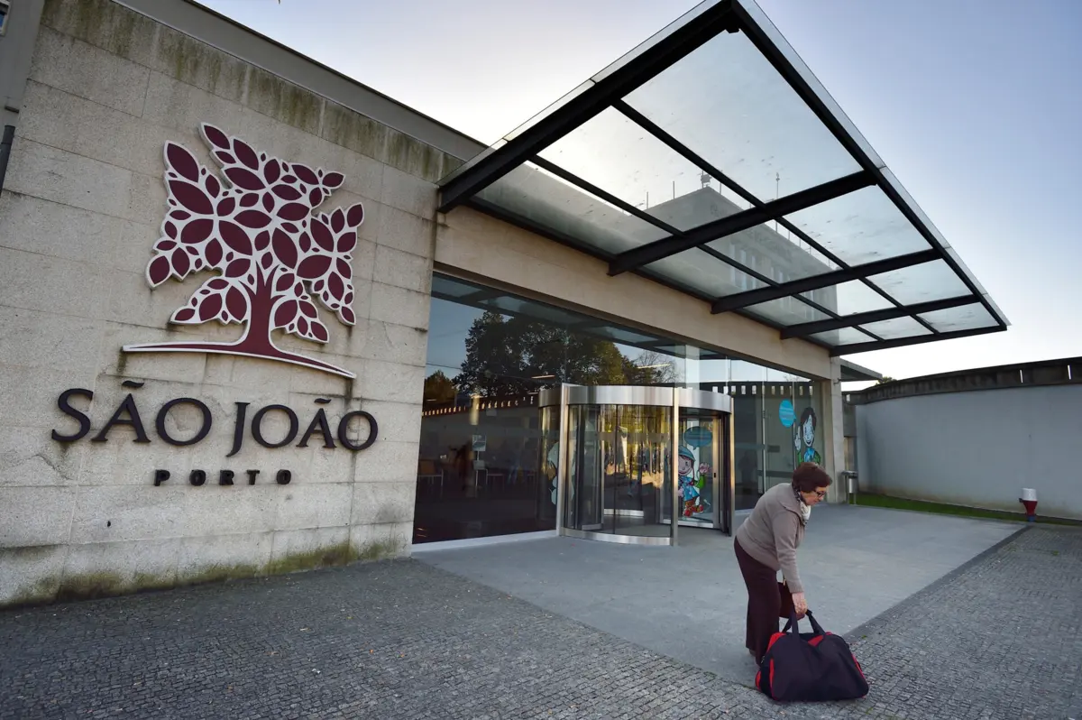 Idoso foi levado em estado grave para o Hospital de São João