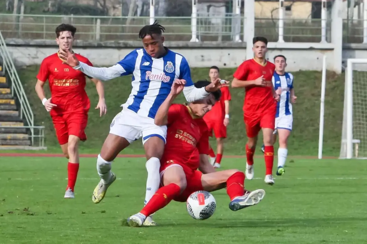 Cardoso Varela, aqui ainda nos tempos da formação portista, deixou o Olival no ano passado