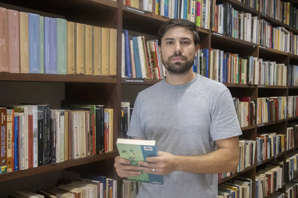 David Camarinha começou por vender livros na Internet, mas já este ano abriu uma livraria (a Bookmaniacs) na Faculdade de Letras do Porto
