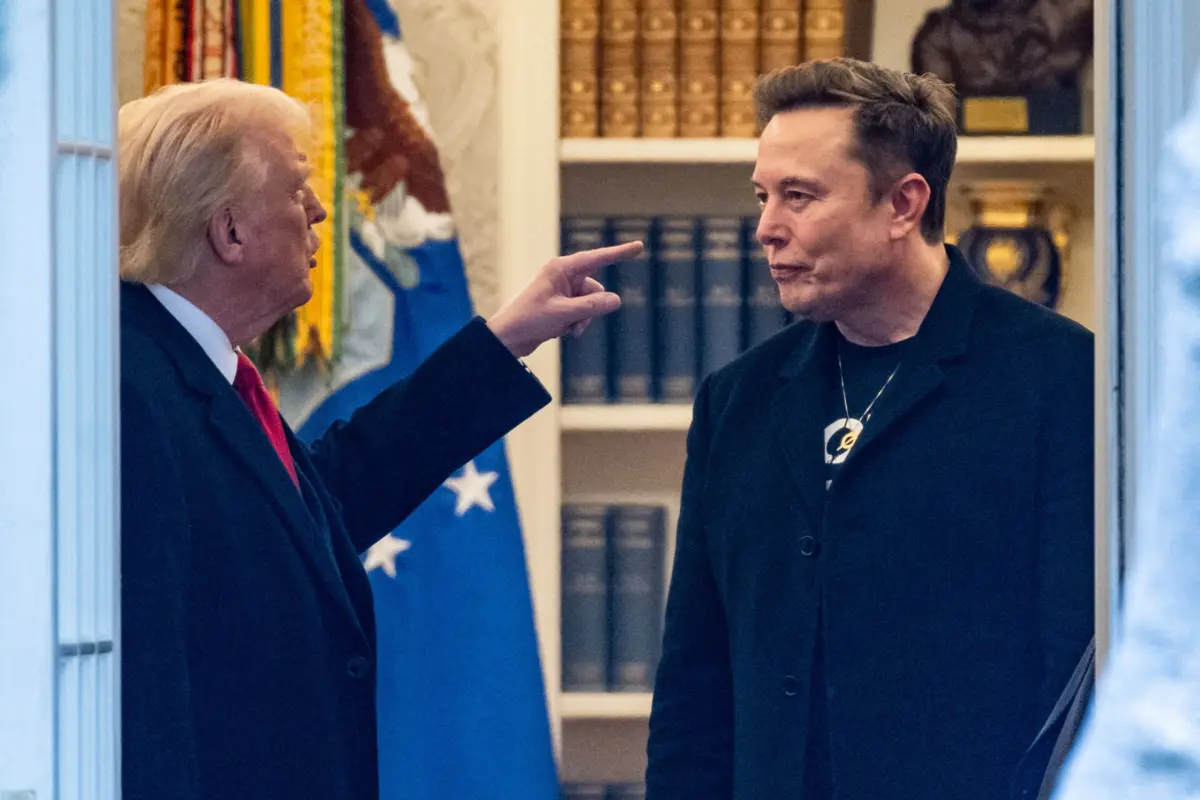 Musk e Trump trocaram argumentos nas redes sociais na quinta-feira