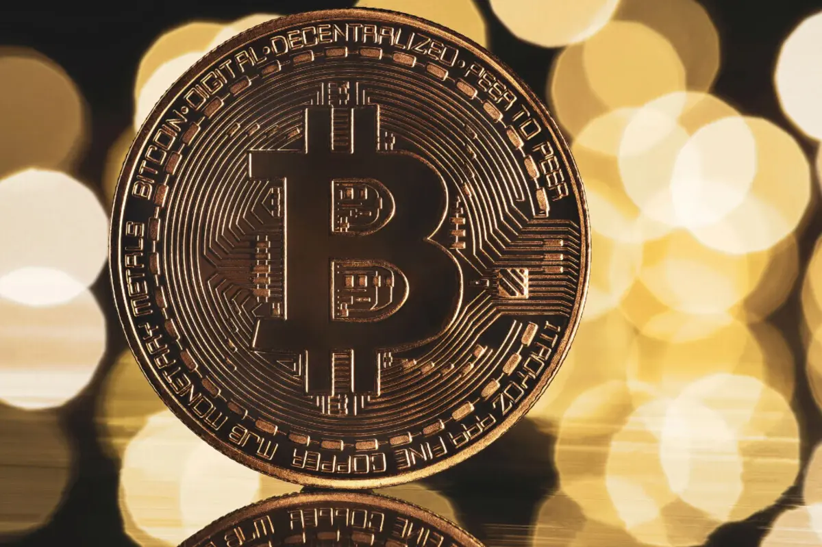 Bitcoin cai mais de 2% para o nível mais baixo desde abril