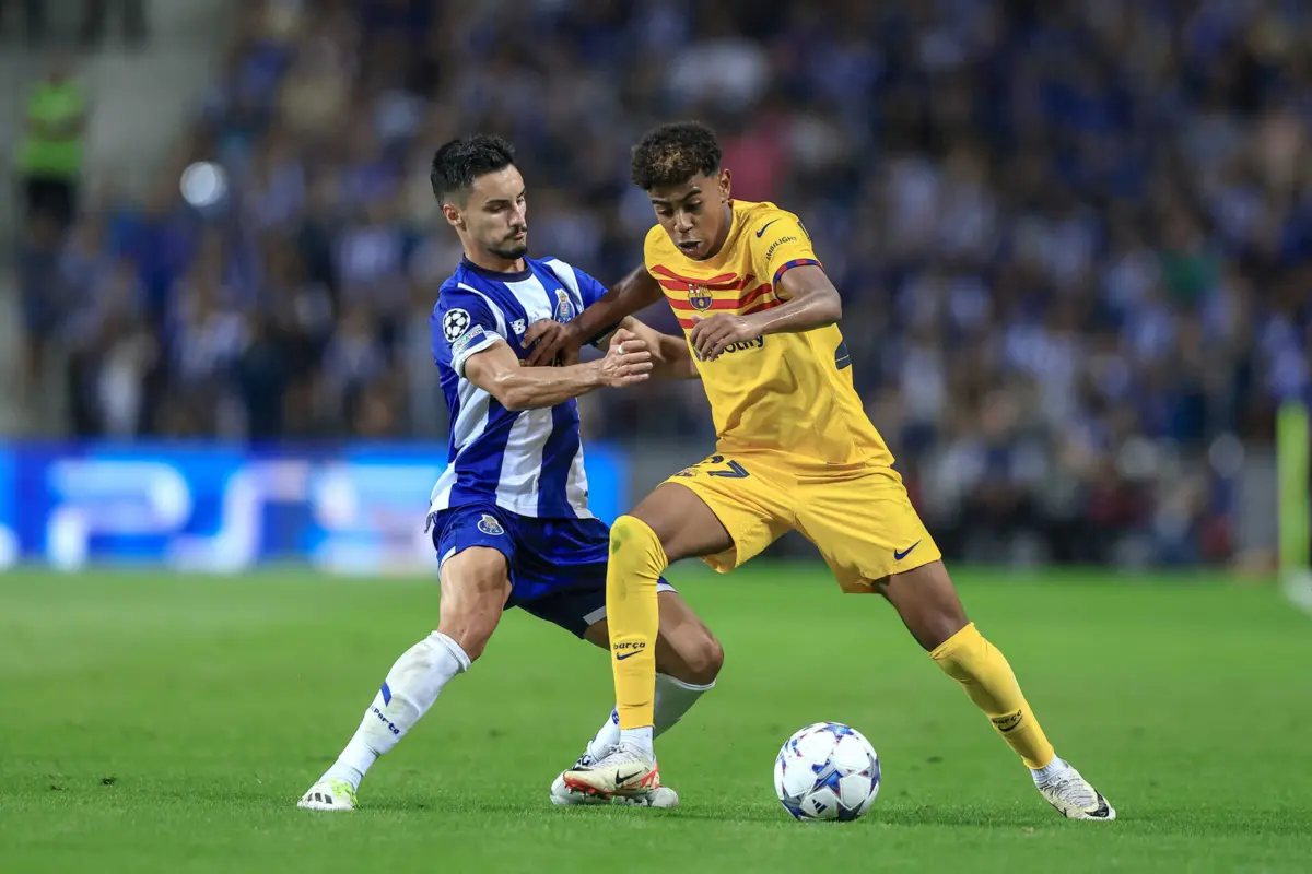 Eustaquio em ação frente ao Barcelona, na Champions