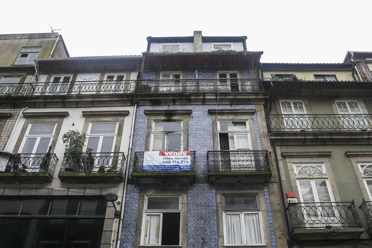 Imagem de contexto do artigo Salário mínimo não paga renda de casa nas grandes cidades