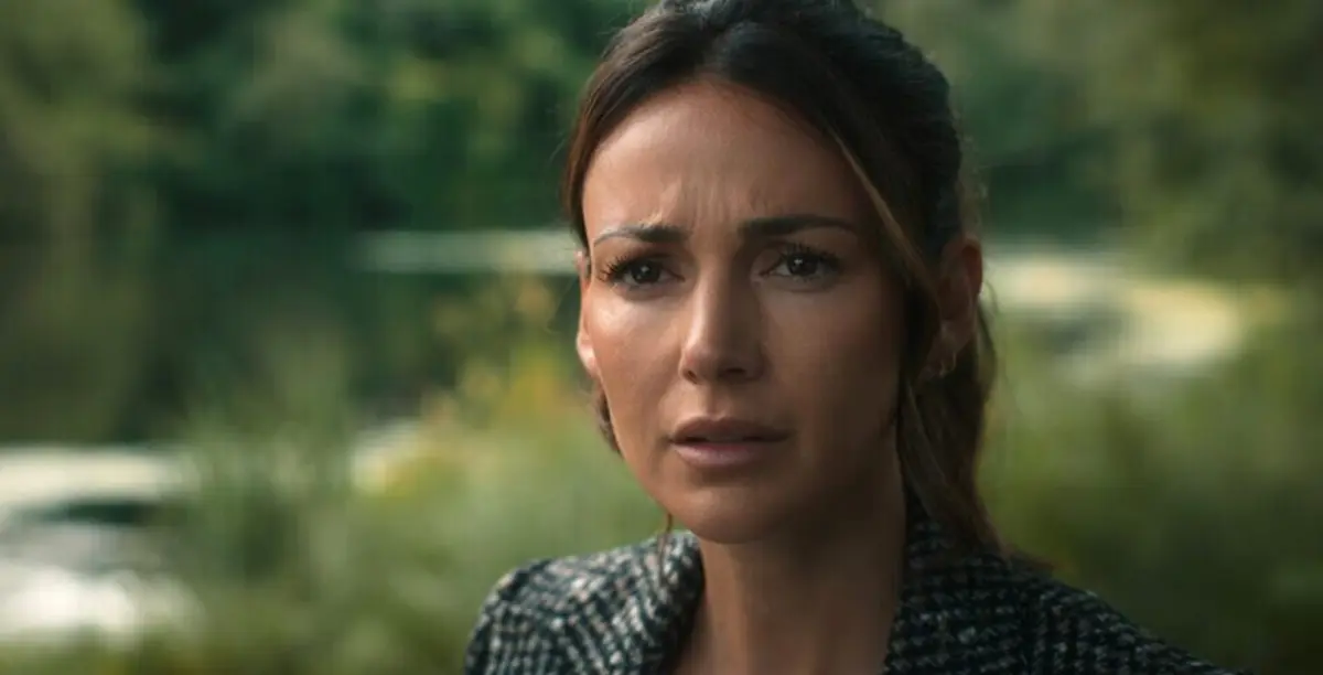 Michelle Keegan desempenha o papel principal da série