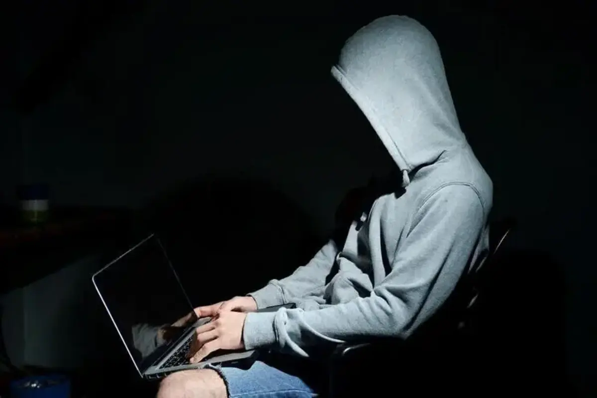 Suspeito acedia e detinha conteúdos de pornografia infantil em suporte informático