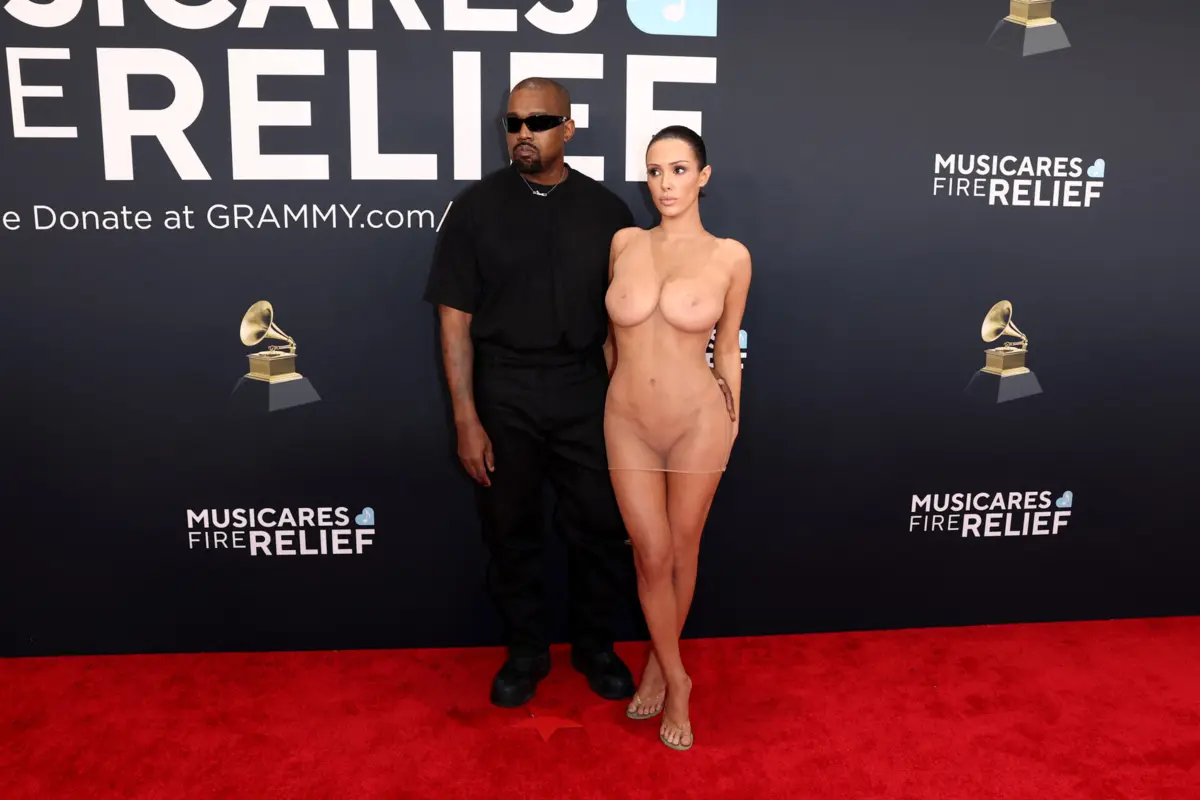 Imagem de contexto do artigo Passadeira vermelha dos Grammys: o estilo, a sensualidade e Bianca Censori