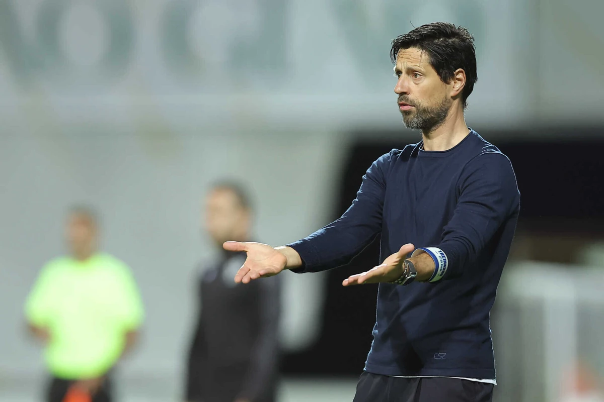 Vítor Bruno no duelo com o Moreirense