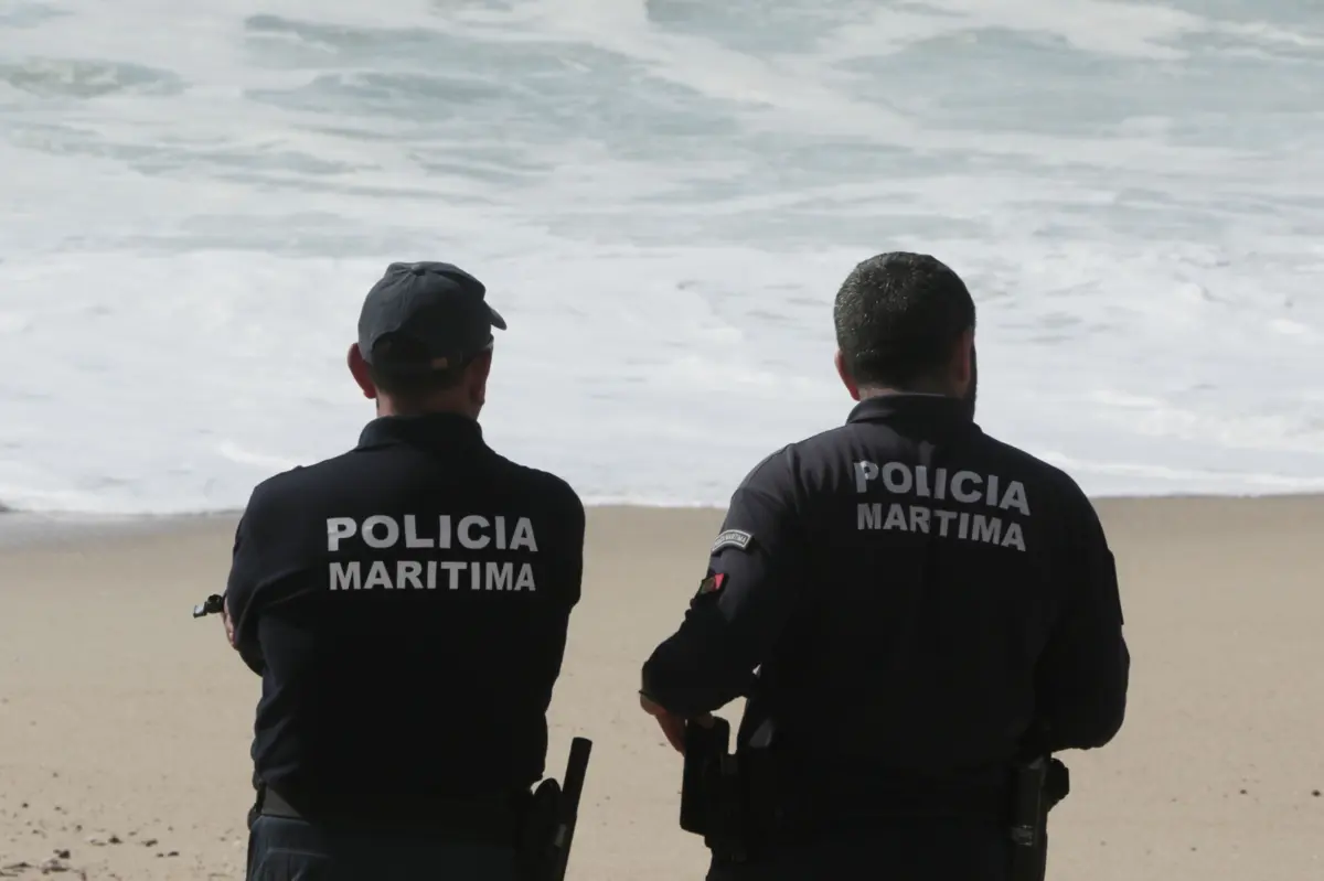 O pescador foi resgatado com vida