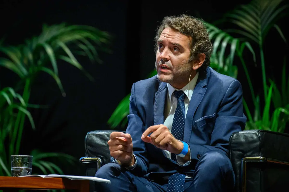 Carlos Carvalho viu revogadas as medidas de coação mais graves