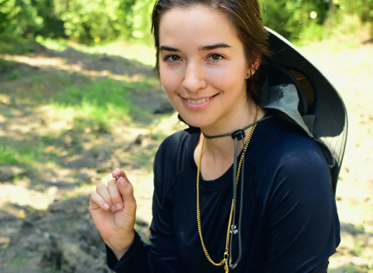 Micherre Fox segura o diamante que encontrou