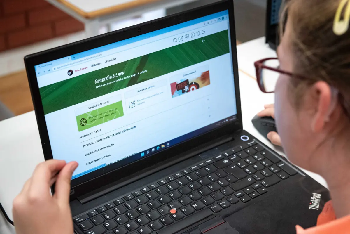 Imagem de contexto do artigo Maioria dos professores está insatisfeita com manuais digitais