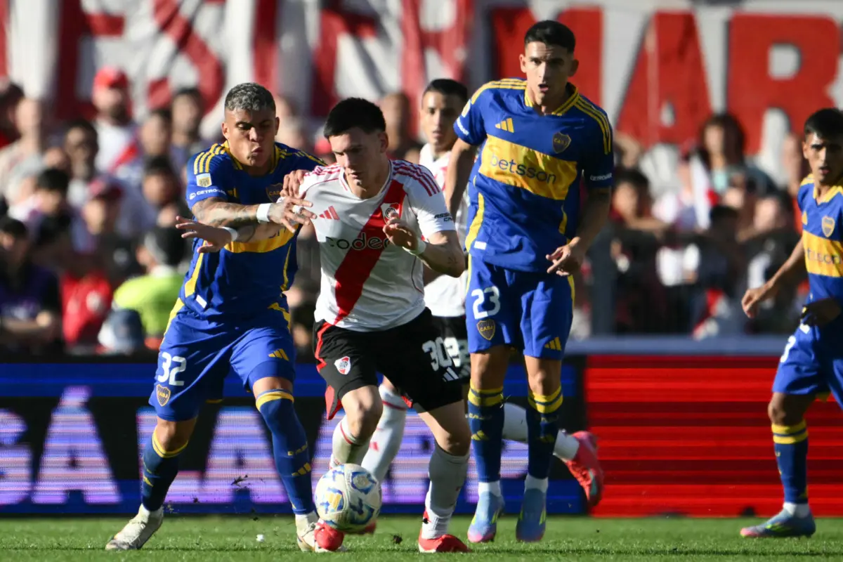 Jogar em ação contra o River Plate