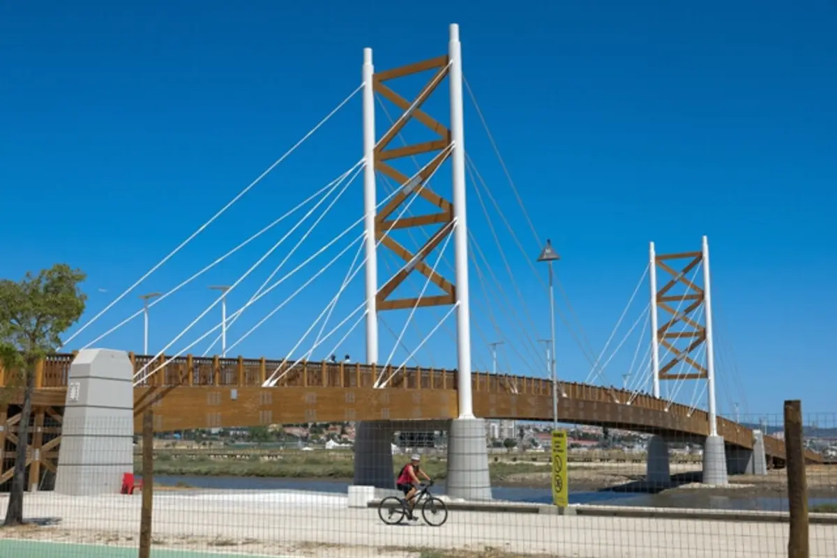 Ponte construída no Parque Tejo, zona que recebeu a JMJ2023