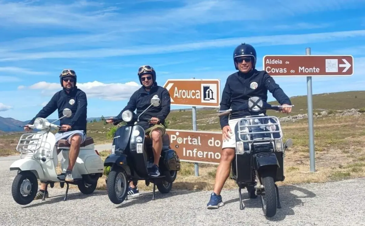 Imagem de contexto do artigo 120 vespas do Castelo da Feira ao Portal do Inferno