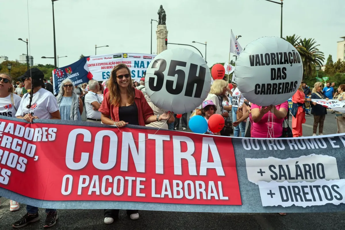 Imagem de contexto do artigo "Grande momento de luta": milhares manifestam-se contra o pacote laboral