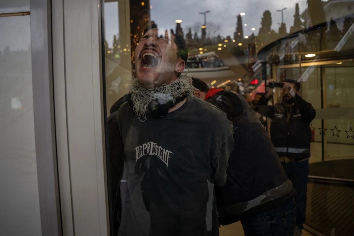 As forças de segurança usaram gás pimenta, balas de borracha e canhões de água