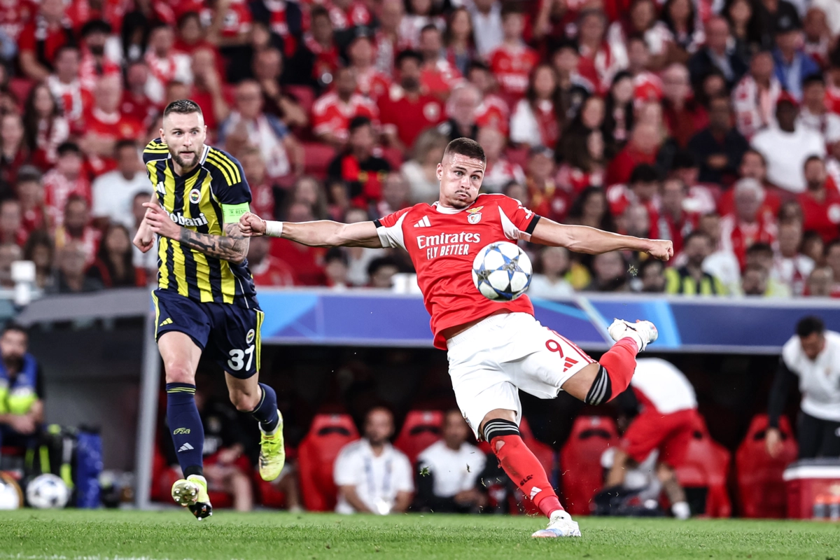 Croata leva sete jogos e dois golos de águia ao peito