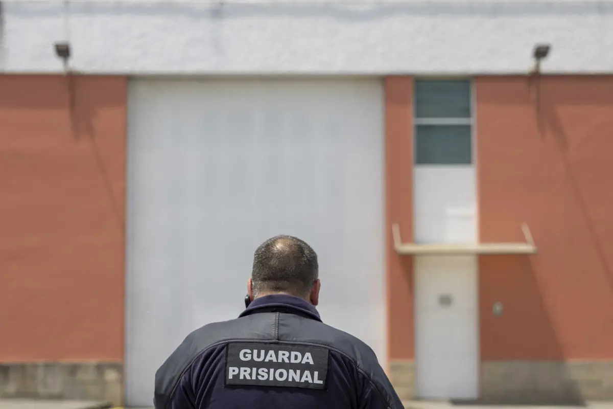 Imagem de contexto do artigo Governo assinala reforço de 225 guardas prisionais e 63 técnicos de reinserção