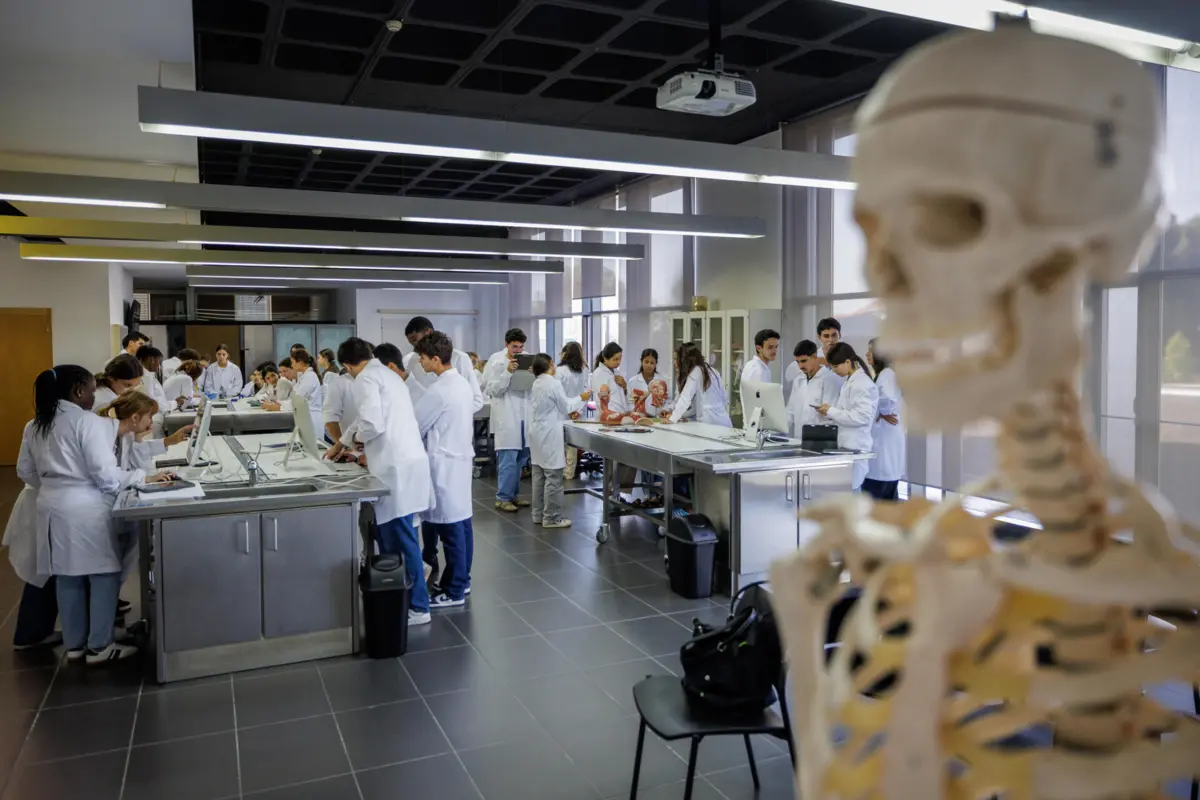 Escola de Medicina da Universidade do Minho, no Campus de Gualtar, em Braga, aposta nas aulas práticas