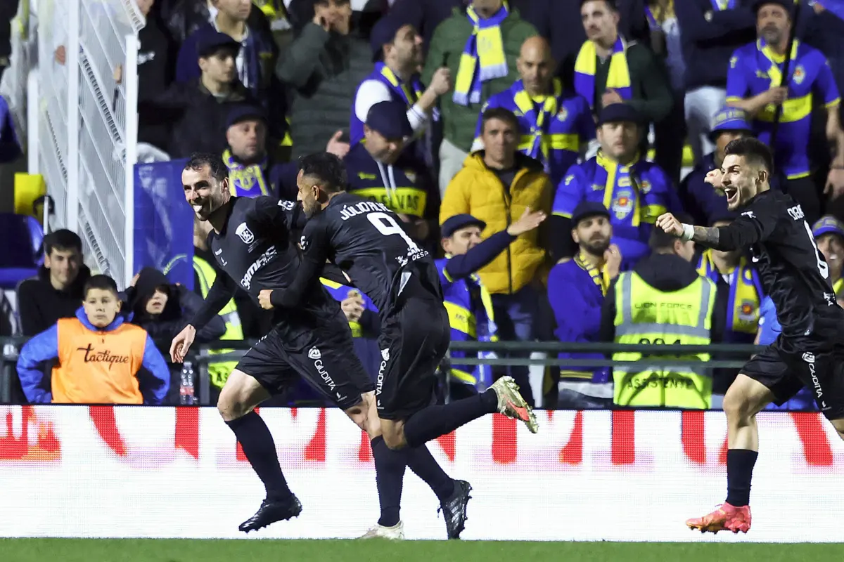 Júnior Franco festeja o primeiro golo do Tirsense