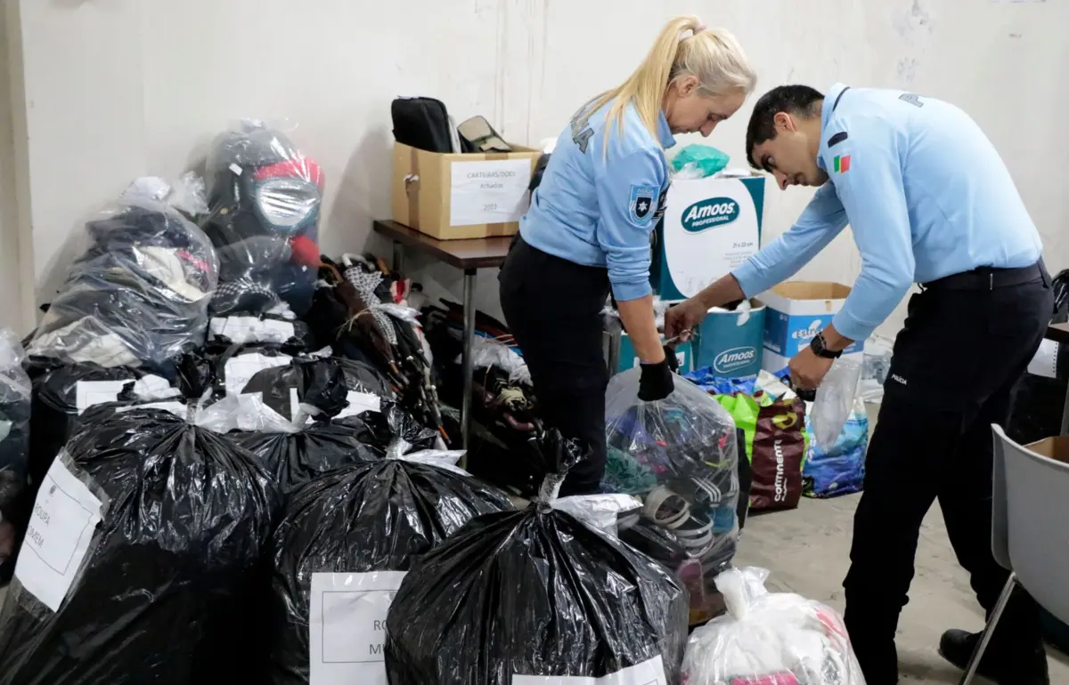 Polícias prepararam lotes para venda