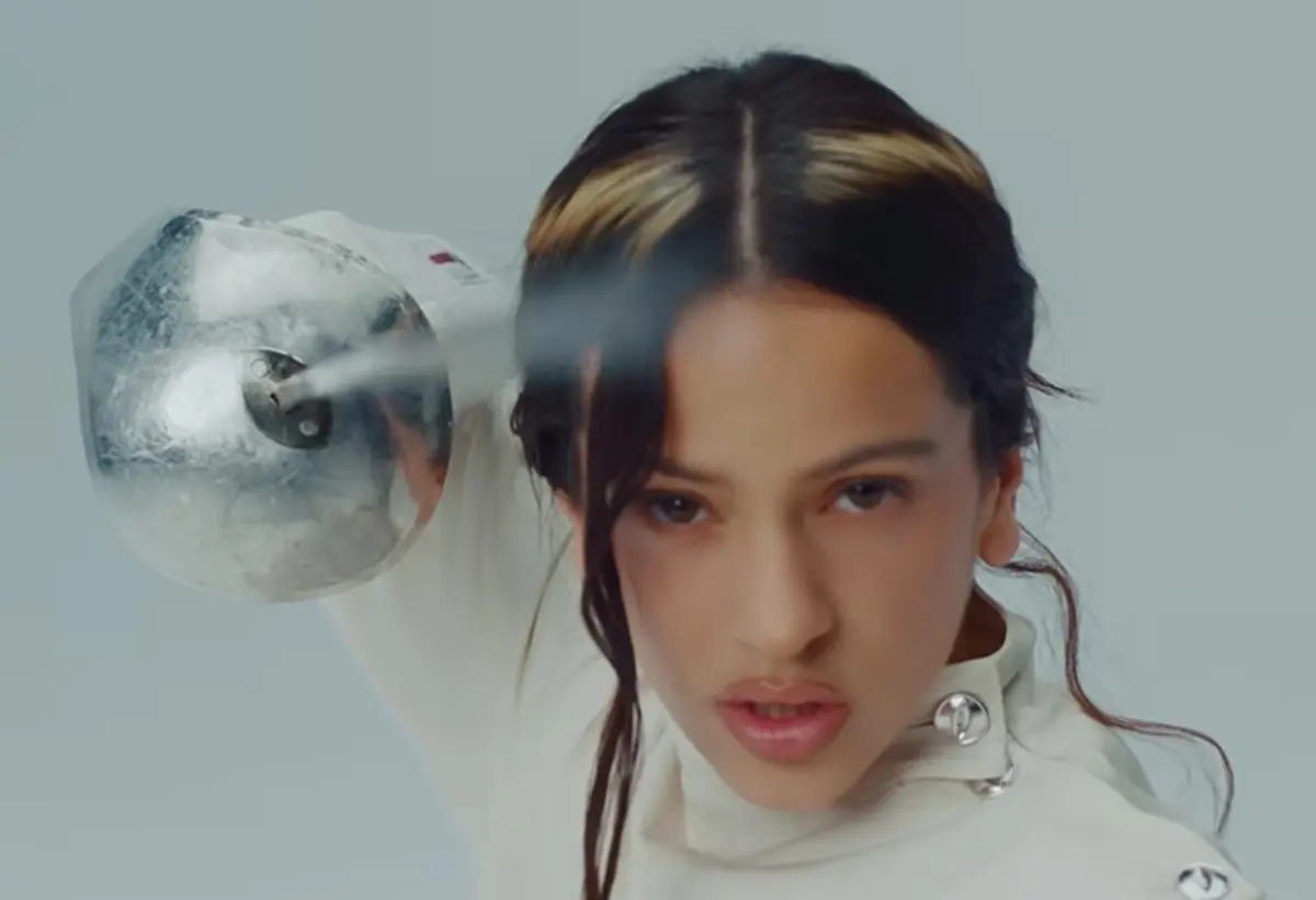 Still do novo vídeo "La Perla" de Rosalía