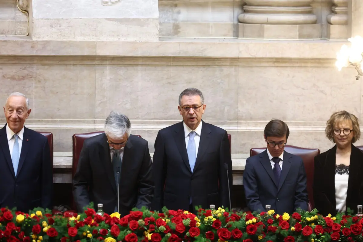 Imagem de contexto do artigo Ao minuto: Seguro pede "convergência entre partidos" e decisões sobre regionalização