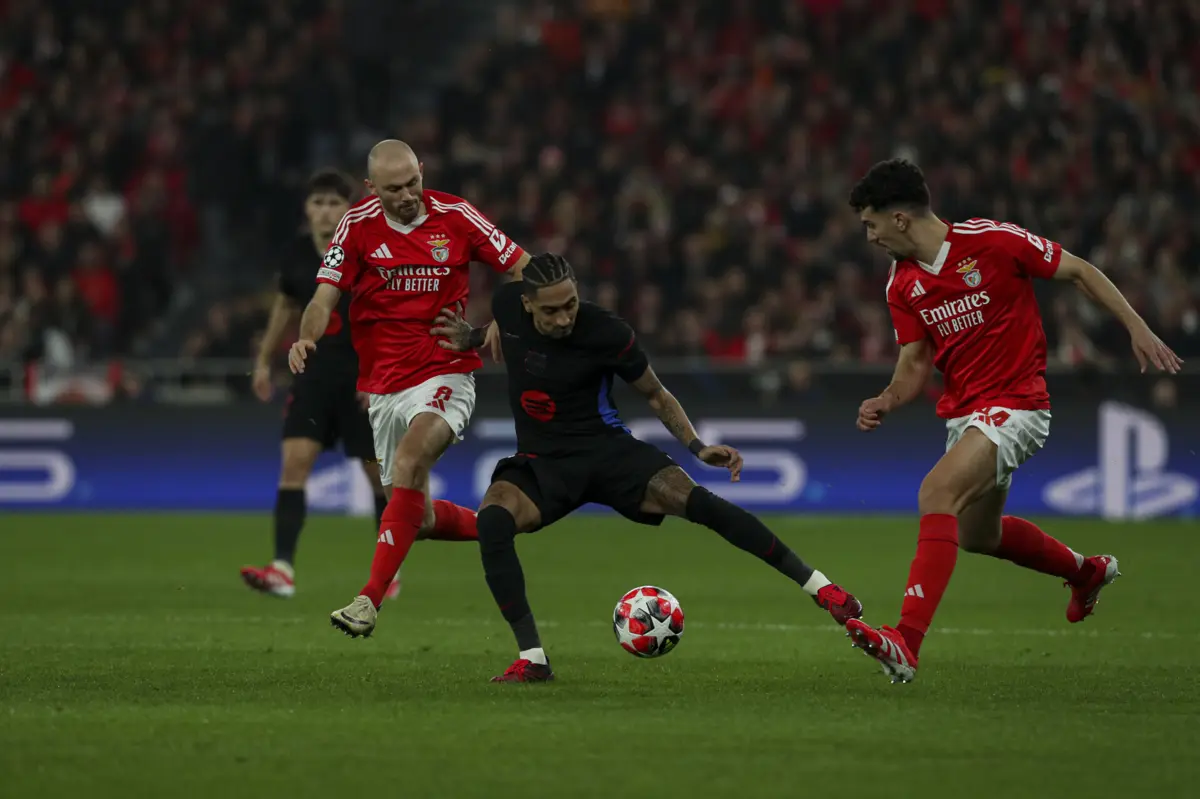 Raphinha, em luta com Aursnes, brilhou no Estádio da Luz