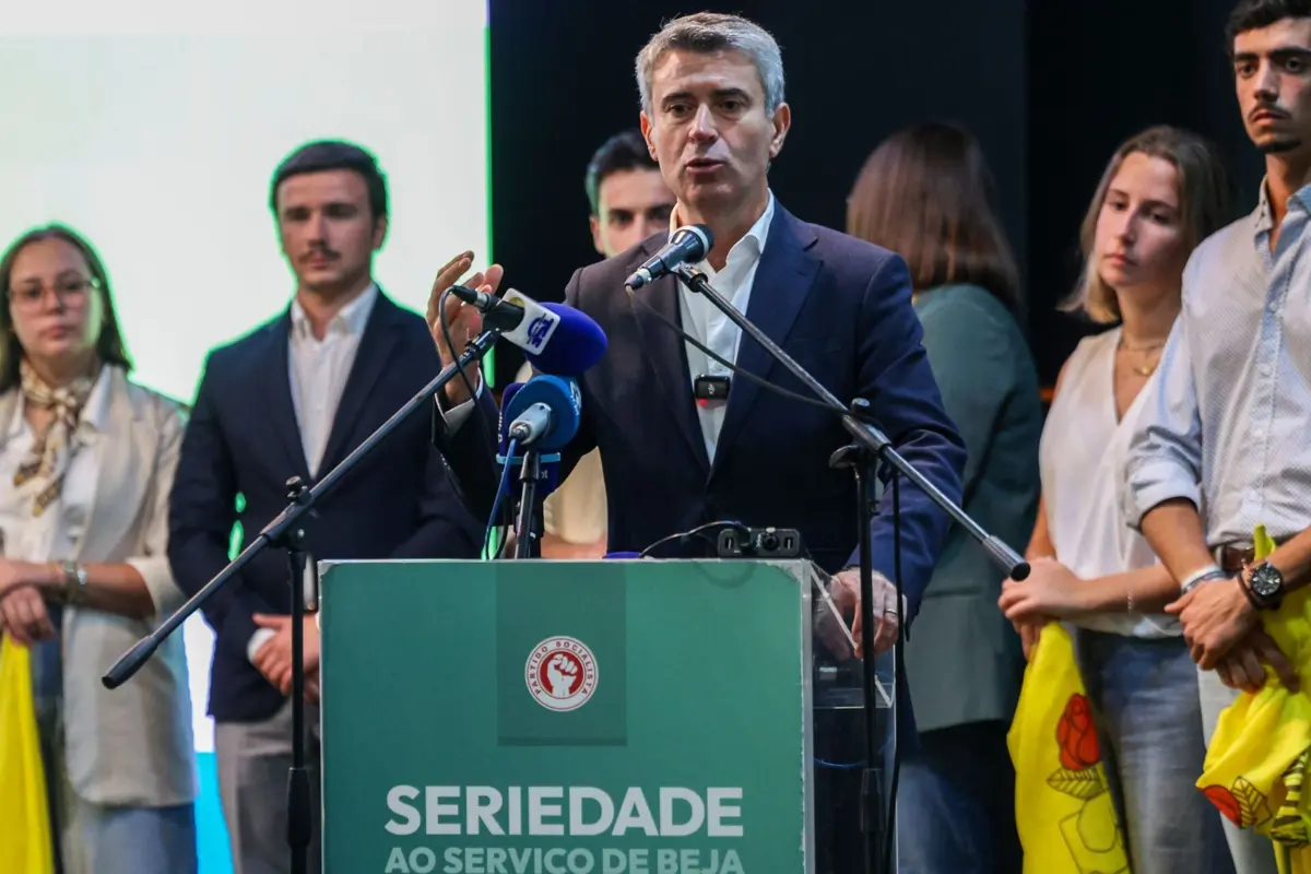 O secretário-geral do PS acusou o Governo PSD/CDS-PP de ter optado por "um percurso de legislar sobre as perceções" em matéria de imigração