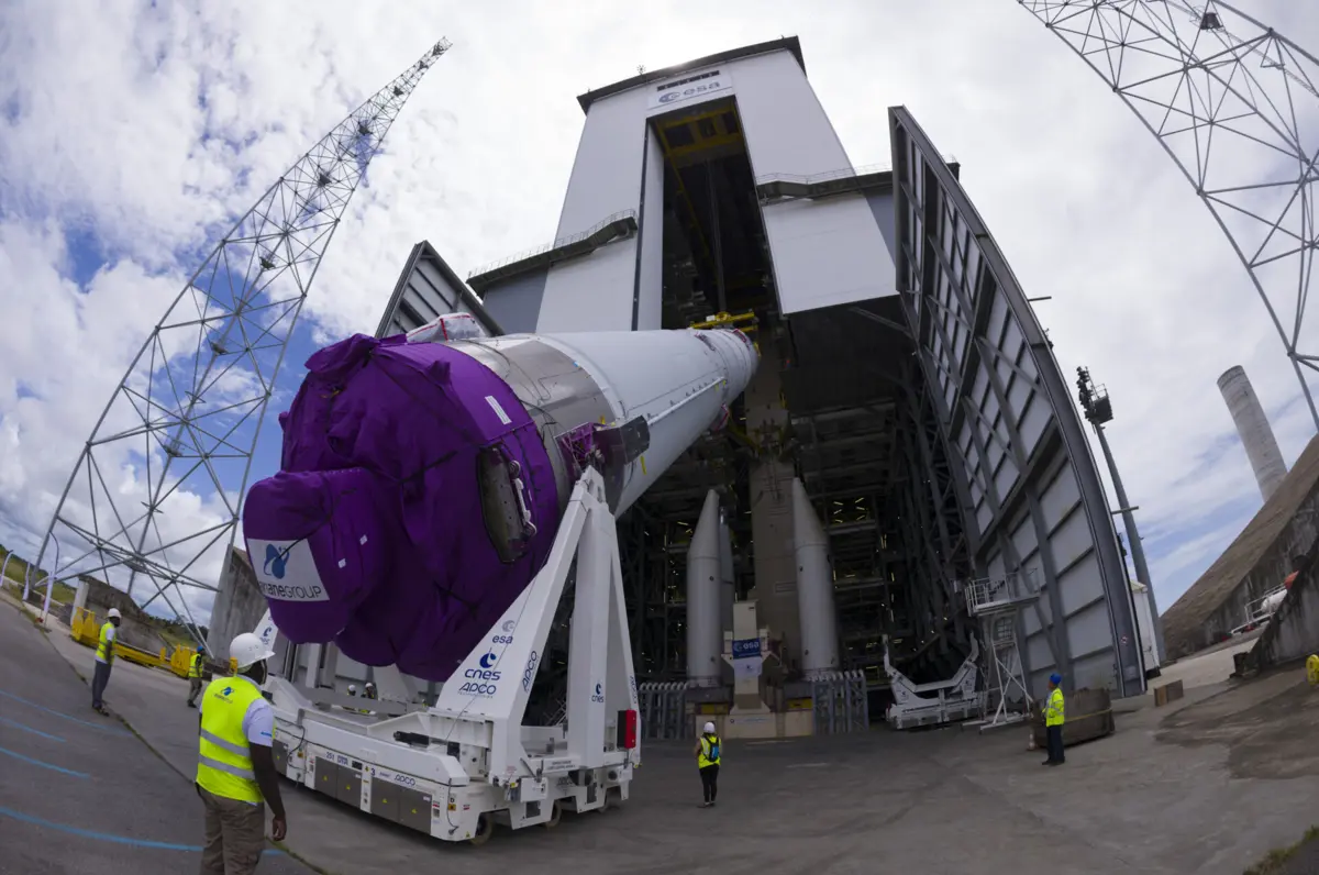 O voo inaugural do Ariane 6 ocorre com um atraso de quatro anos