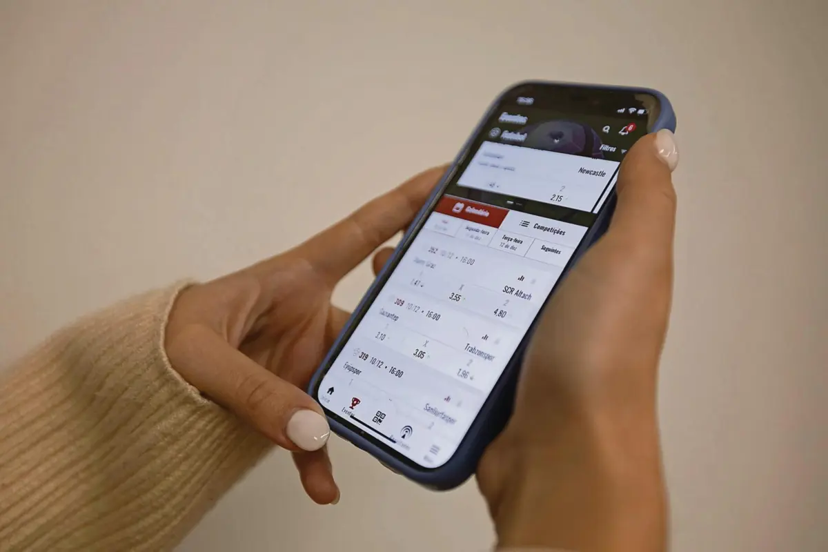 Jogos e apostas online apresentam os maiores riscos de adição entre os jovens de 18 anos