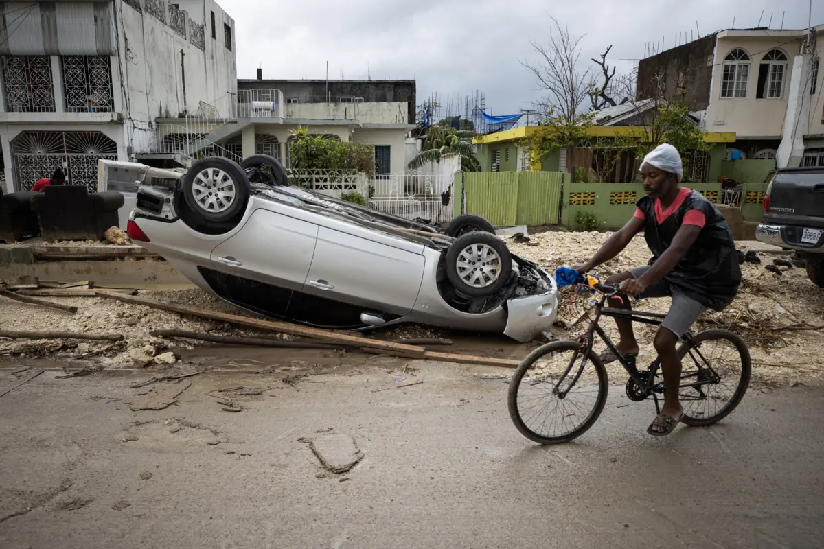 Furacão Melissa causou danos catastróficos em habitações e infraestruturas
