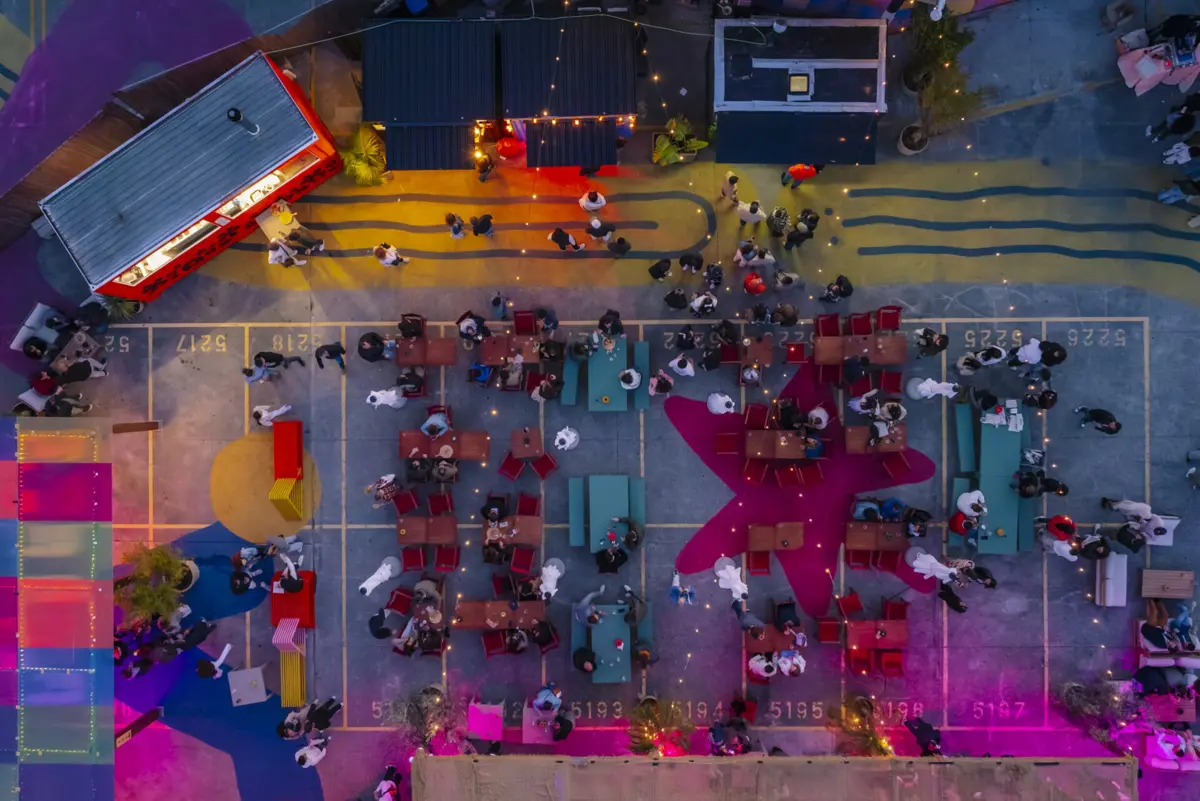 O terraço situa-se perto do Parque das Nações.